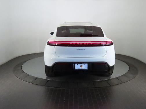 White 2025 Porsche Macan 4