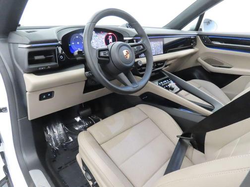 White 2025 Porsche Macan 4
