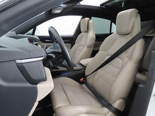 White 2025 Porsche Macan 4