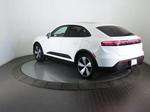 White 2025 Porsche Macan 4