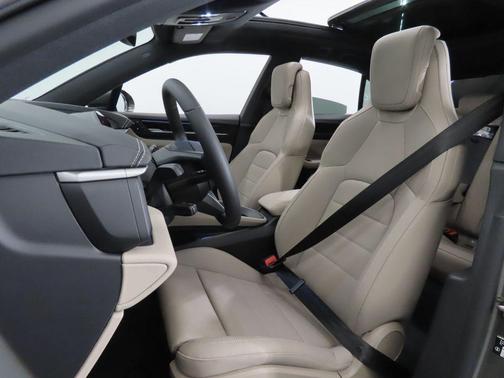 Aventurine Green Metallic 2026 Porsche Macan 4