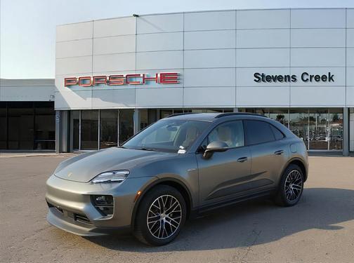 Aventurine Green Metallic 2026 Porsche Macan 4
