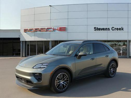 Aventurine Green Metallic 2026 Porsche Macan 4