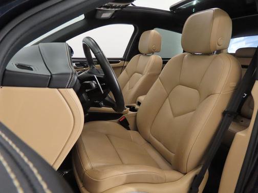 2022 Porsche Macan Base