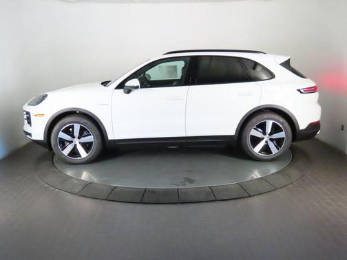 2026 Porsche Cayenne AWD