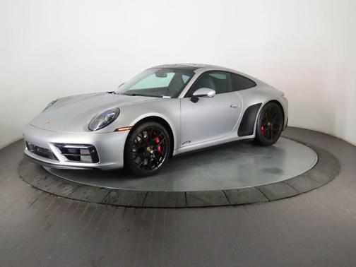 2022 Porsche 911 Carrera 4 GTS