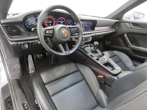 2022 Porsche 911 Carrera 4 GTS