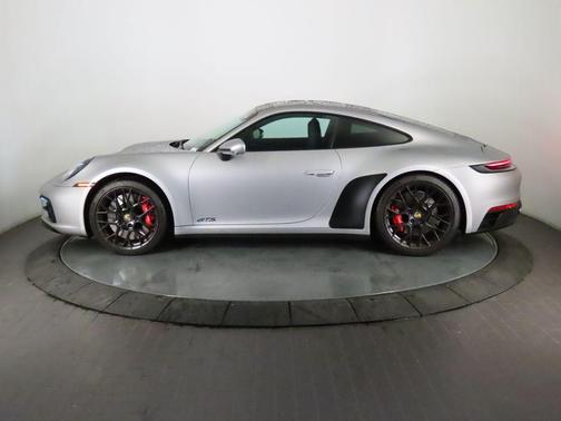 2022 Porsche 911 Carrera 4 GTS