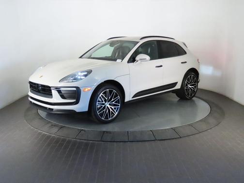 2022 Porsche Macan Base