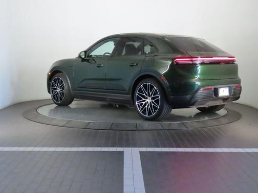 2025 Porsche Macan 4