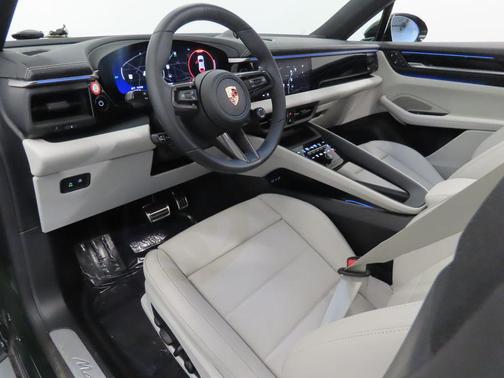 2025 Porsche Macan 4