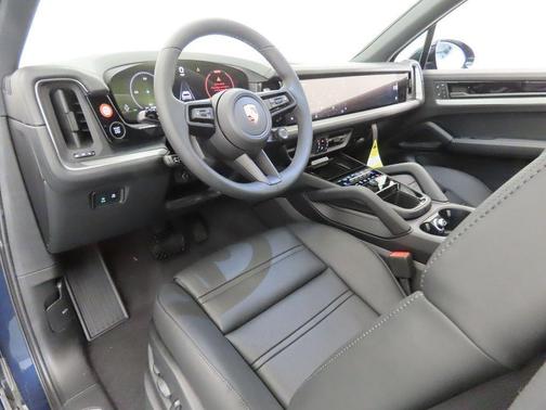 Blue Metallic 2026 Porsche Cayenne Base