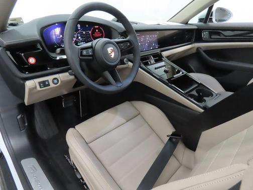 2026 Porsche Panamera 4