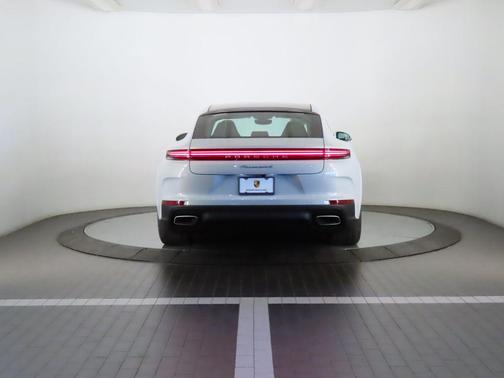 2026 Porsche Panamera 4