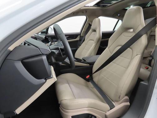 2026 Porsche Panamera 4