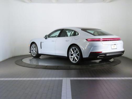 2026 Porsche Panamera 4