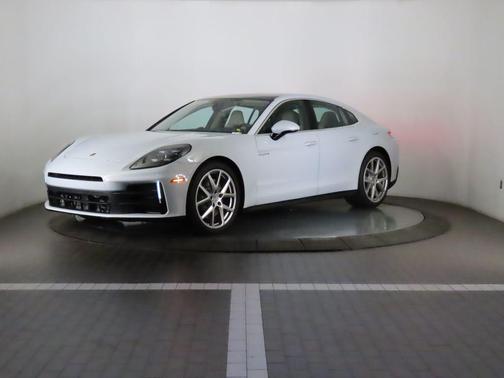 2026 Porsche Panamera 4