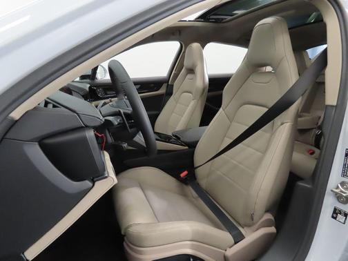 2026 Porsche Panamera 4