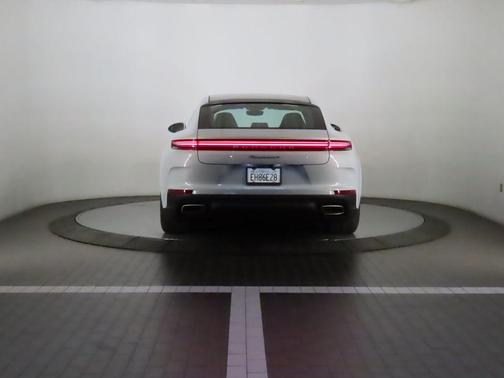 2026 Porsche Panamera 4