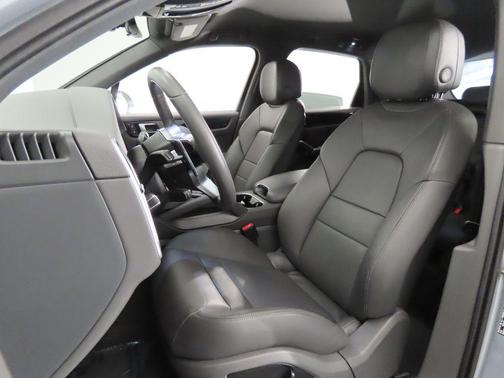2023 Porsche Cayenne 