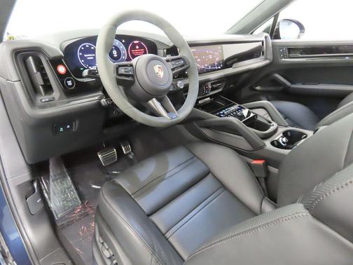 2025 Porsche Cayenne GTS