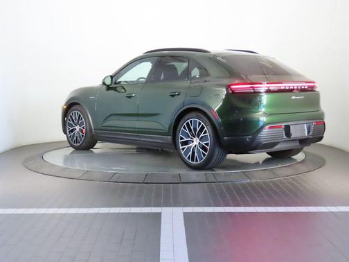 2025 Porsche Macan 4S