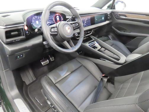 2025 Porsche Macan 4S