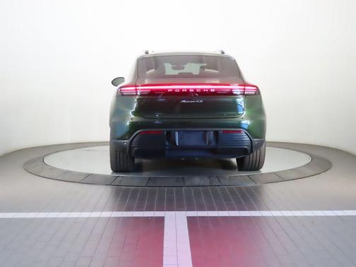 2025 Porsche Macan 4S