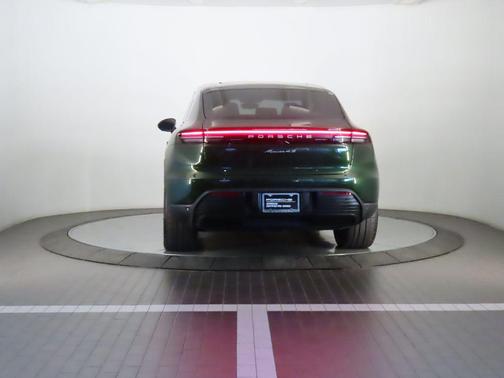2025 Porsche Macan 4S