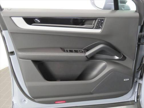 2025 Porsche Cayenne S