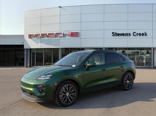 Oak Green Metallic 2026 Porsche Macan 4
