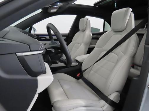 2025 Porsche Macan 4S