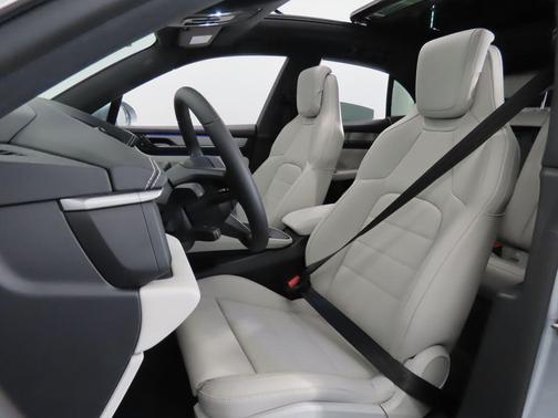 2025 Porsche Macan 4S