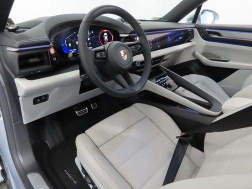 2025 Porsche Macan 4S