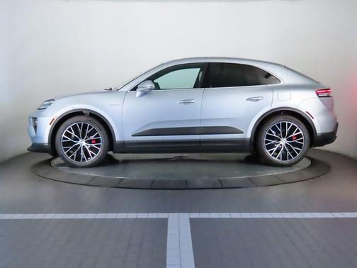 2025 Porsche Macan 4S