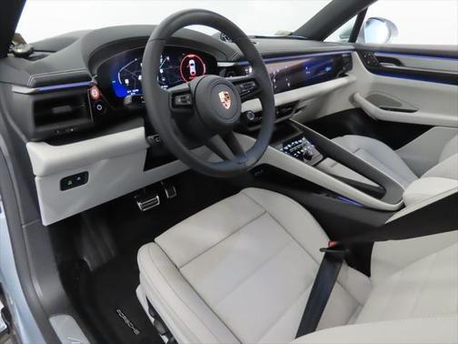 2025 Porsche Macan 4S