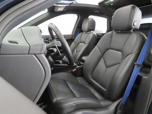 2022 Porsche Macan Base