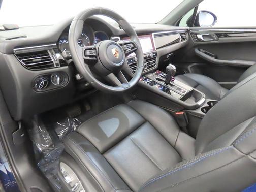 2022 Porsche Macan Base