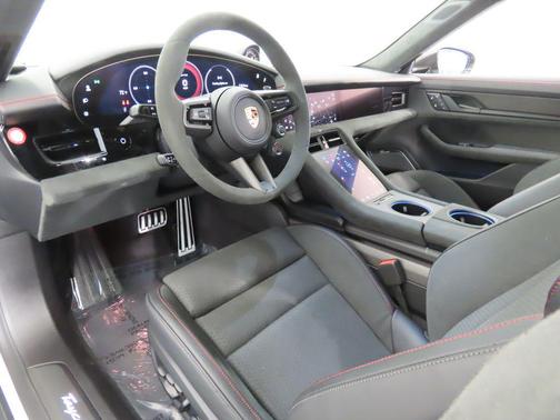 2025 Porsche Taycan GTS