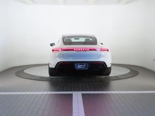 2025 Porsche Taycan GTS