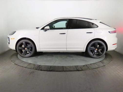 2025 Porsche Cayenne Base