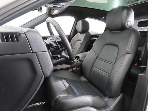 2025 Porsche Cayenne Base