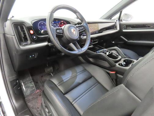 2025 Porsche Cayenne Base