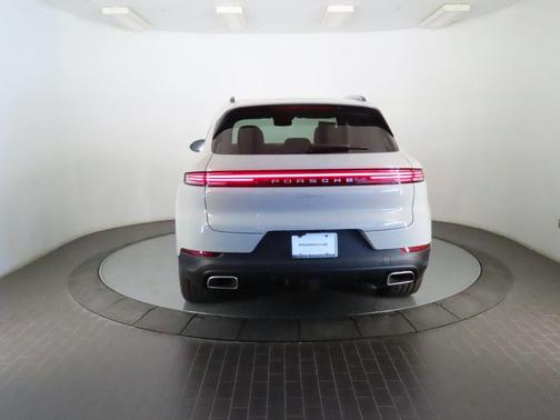 Chalk 2026 Porsche Cayenne Base