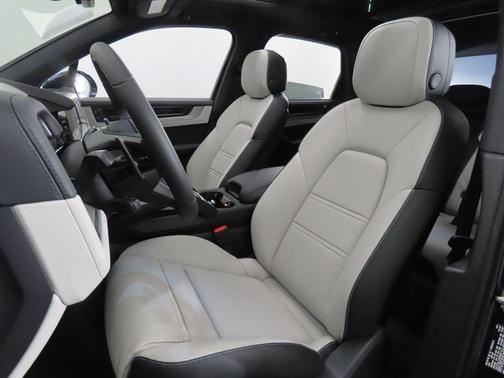 Blue Metallic 2026 Porsche Cayenne Base
