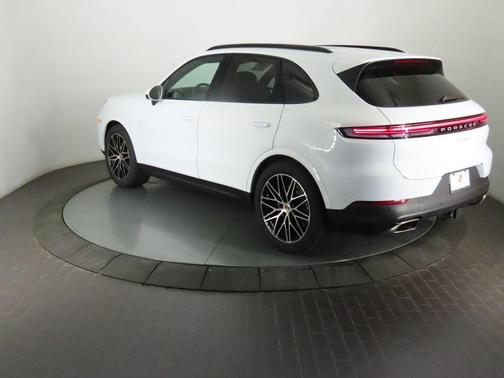 Carrara White Metallic 2026 Porsche Cayenne Base