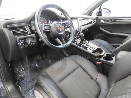 Volcano Grey Metallic 2025 Porsche Macan