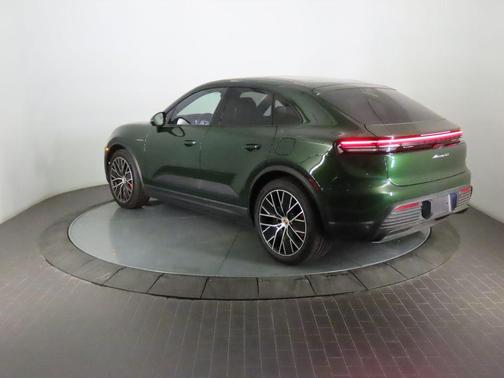 2025 Porsche Macan 4S