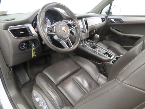 Carrara White 2016 Porsche Macan S