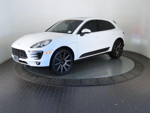 Carrara White 2016 Porsche Macan S